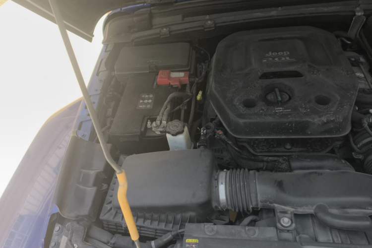 Used Jeep Wrangler 2019 2.0T Sahara Four-Door Version China VI Emission Standard Engine Bay Right