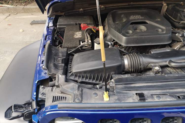 Used Jeep Wrangler 2019 2.0T Rubicon Four-Door Version China VI Emission Standard Engine Bay Right
