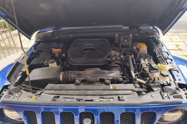 Used Jeep Wrangler 2019 2.0T Sahara Four-Door Version China VI Emission Standard Engine Bay