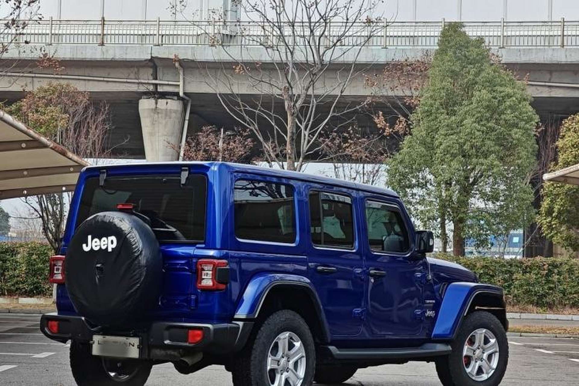 Used Jeep Wrangler 2019 2.0T Sahara Four-Door Brilliant Top Version China VI Emission Standard Exterior 1