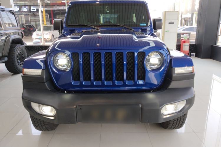 Used Jeep Wrangler 2019 2.0T Sahara Four-Door Brilliant Top Version China VI Emission Standard Front