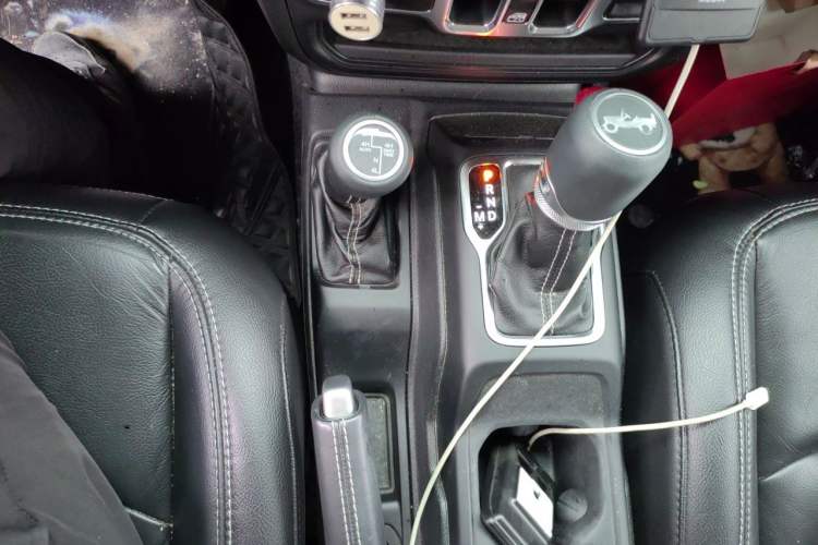 Used Jeep Wrangler 2019 2.0T Sahara 4-Door Version China V Standard Gear Lever