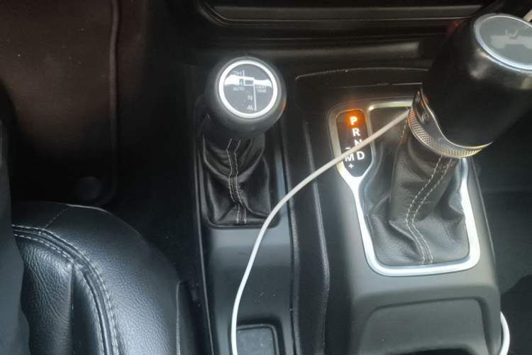 Used Jeep Wrangler 2019 2.0T Sahara Four-Door Version China VI Emission Standard Gear Lever