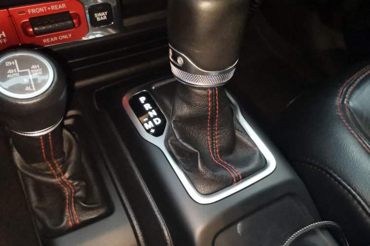 Used Jeep Wrangler 2019 2.0T Rubicon Four-Door Version China VI Emission Standard Gear Lever