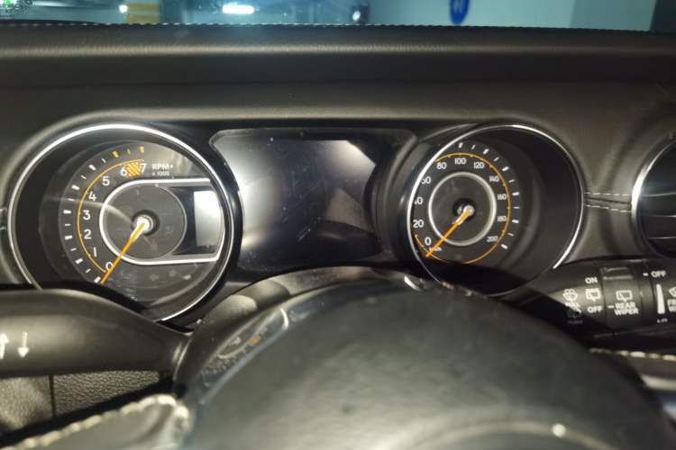 Used Jeep Wrangler 2019 2.0T Sahara Four-Door Version China VI Emission Standard Instrument Cluster