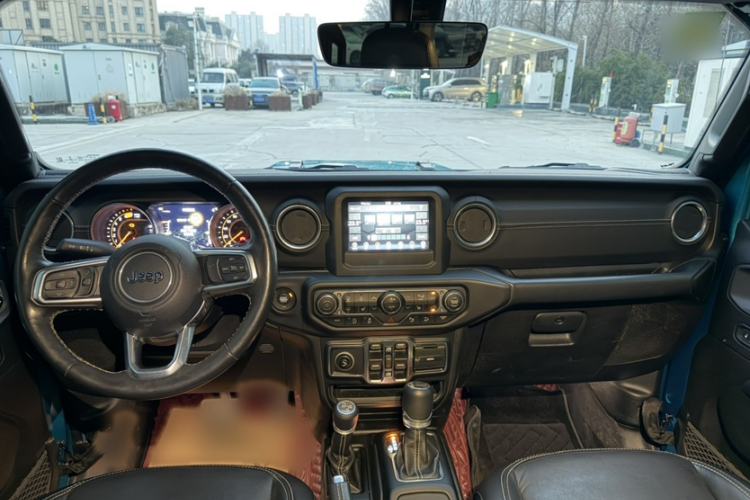 Used Jeep Wrangler 2019 2.0T Sahara Four-Door Version China VI Emission Standard Interior 1