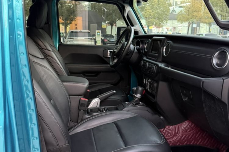 Used Jeep Wrangler 2019 2.0T Sahara Four-Door Version China VI Emission Standard Interior 11