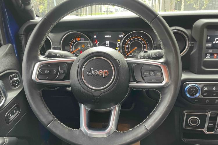 Used Jeep Wrangler 2019 2.0T Sahara Four-Door Version China VI Emission Standard Interior 2