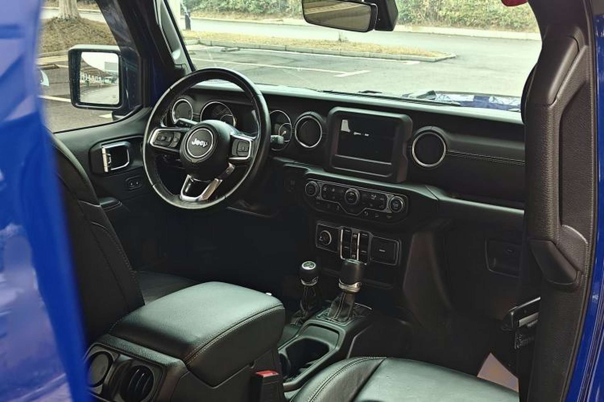 Used Jeep Wrangler 2019 2.0T Sahara Four-Door Brilliant Top Version China VI Emission Standard Interior 2