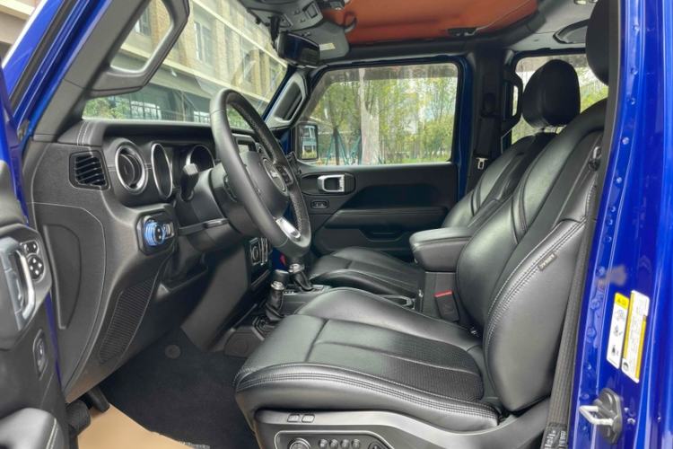 Used Jeep Wrangler 2019 2.0T Sahara Four-Door Version China VI Emission Standard Interior 3
