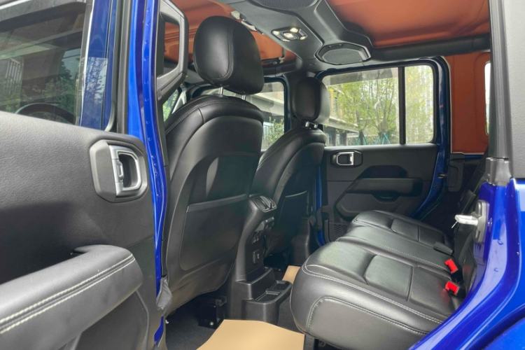 Used Jeep Wrangler 2019 2.0T Sahara Four-Door Version China VI Emission Standard Interior 4
