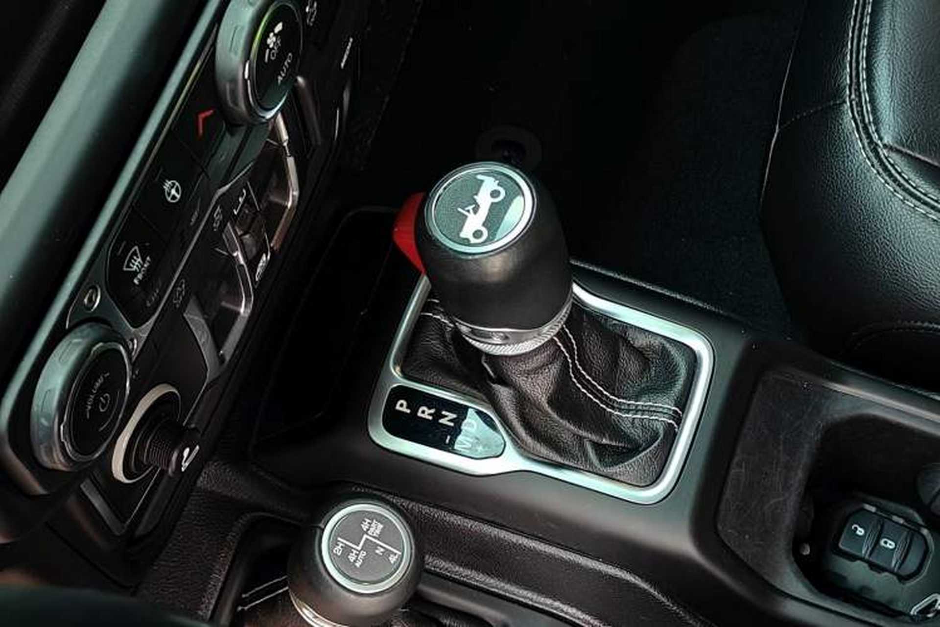 Used Jeep Wrangler 2019 2.0T Sahara Four-Door Brilliant Top Version China VI Emission Standard Interior 5