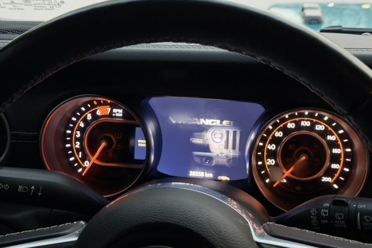 Used Jeep Wrangler 2019 2.0T Sahara Four-Door Version China VI Emission Standard Interior 7