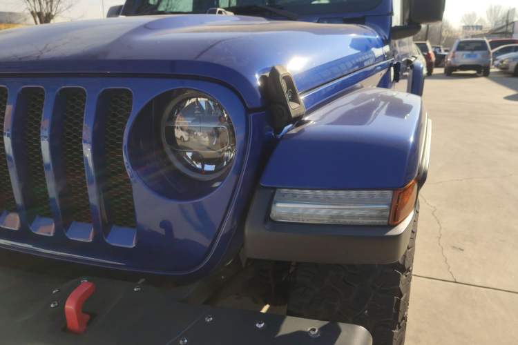 Used Jeep Wrangler 2019 2.0T Sahara Four-Door Version China VI Emission Standard Left Front Headlight
