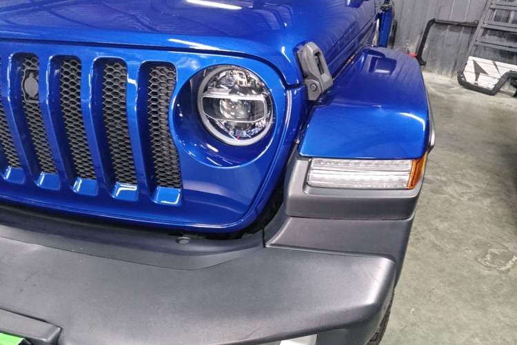 Used Jeep Wrangler 2019 2.0T Sahara Four-Door Version China VI Emission Standard Left Front Headlight