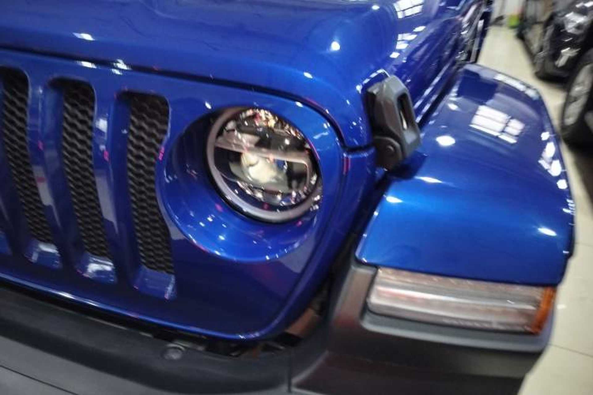 Used Jeep Wrangler 2019 2.0T Sahara Four-Door Version China VI Emission Standard Left Front Headlight