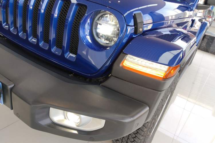 Used Jeep Wrangler 2019 2.0T Sahara Four-Door Brilliant Top Version China VI Emission Standard Left Front Headlight
