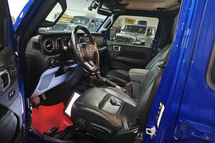 Used Jeep Wrangler 2019 2.0T Sahara Four-Door Version China VI Emission Standard Left Front Seat