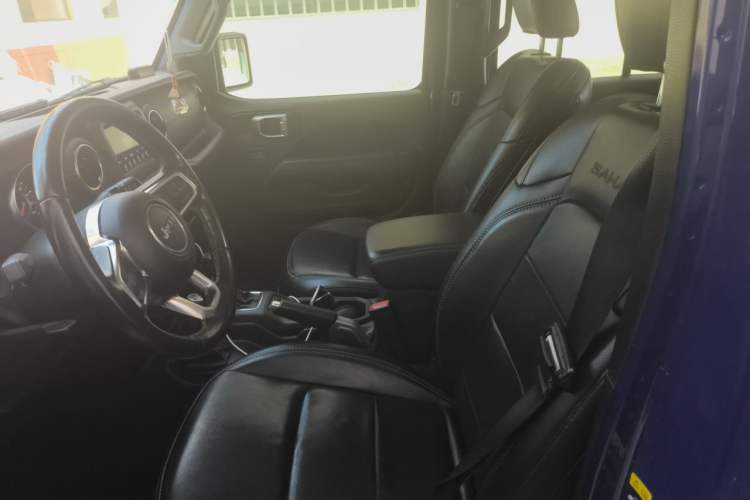 Used Jeep Wrangler 2019 2.0T Sahara Four-Door Version China VI Emission Standard Left Front Seat