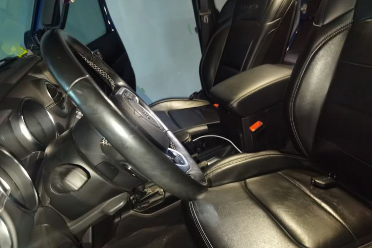 Used Jeep Wrangler 2019 2.0T Sahara Four-Door Version China VI Emission Standard Left Front Seat
