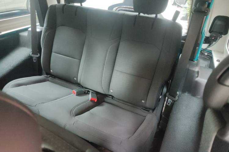 Used Jeep Wrangler 2019 2.0T Sahara Two-Door Version China V Emission Standard Left Rear Seat