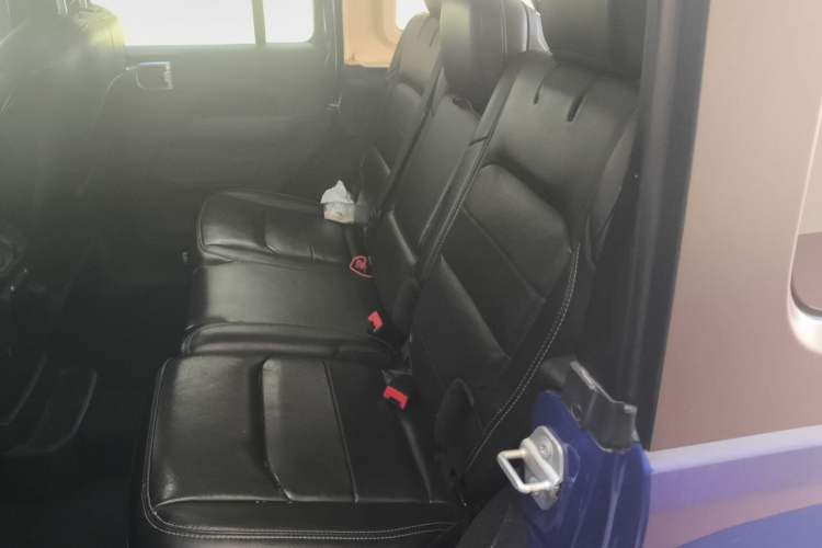 Used Jeep Wrangler 2019 2.0T Sahara Four-Door Version China VI Emission Standard Left Rear Seat