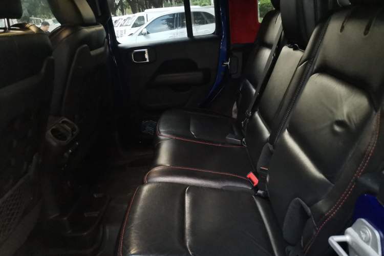 Used Jeep Wrangler 2019 2.0T Rubicon Four-Door Version China VI Emission Standard Left Rear Seat