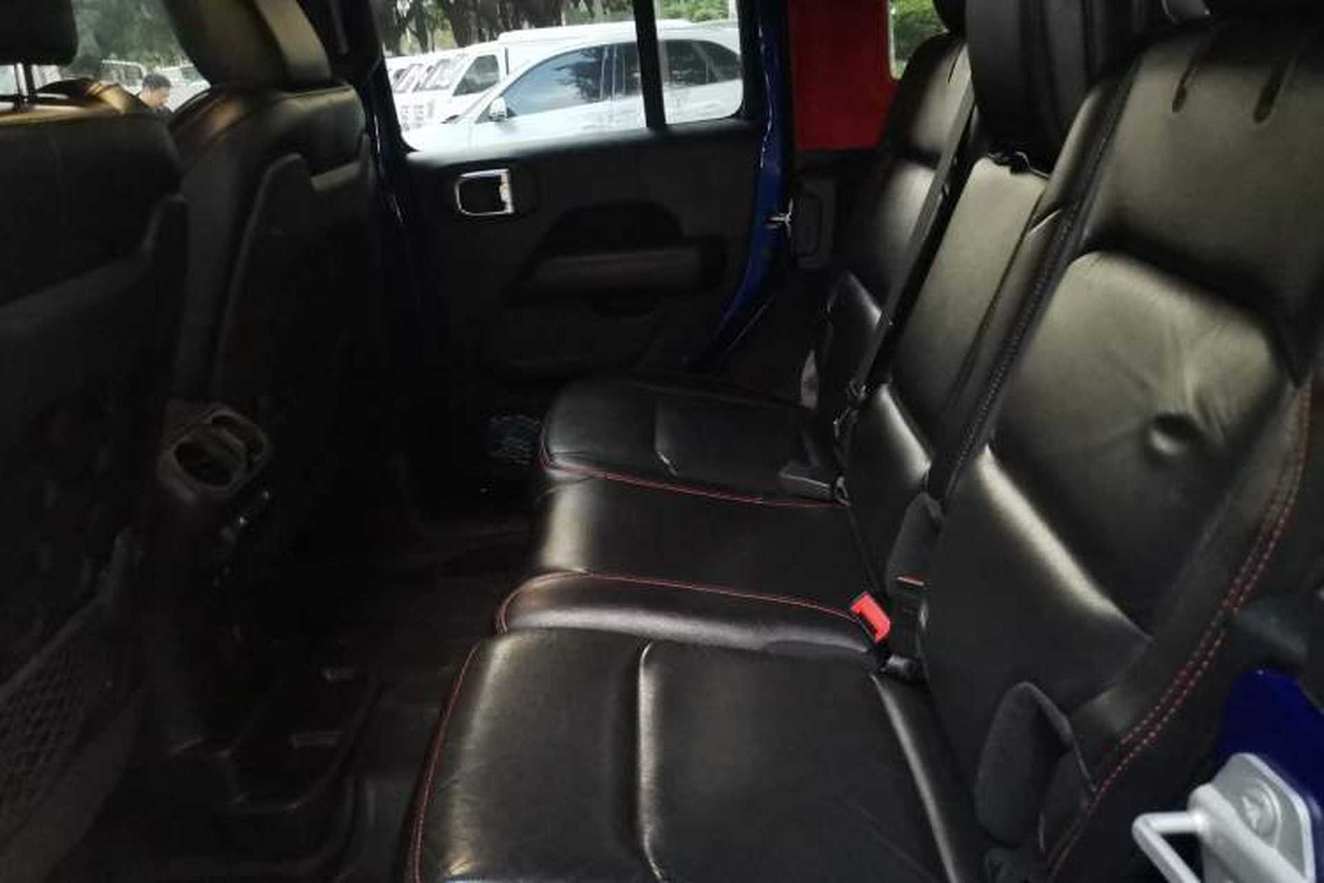 Used Jeep Wrangler 2019 2.0T Rubicon Four-Door Version China VI Emission Standard Left Rear Seat