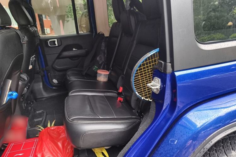 Used Jeep Wrangler 2019 2.0T Sahara Four-Door Version China VI Emission Standard Left Rear Seat