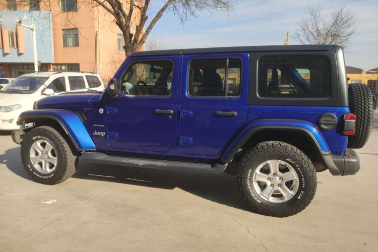Used Jeep Wrangler 2019 2.0T Sahara Four-Door Version China VI Emission Standard Left Side
