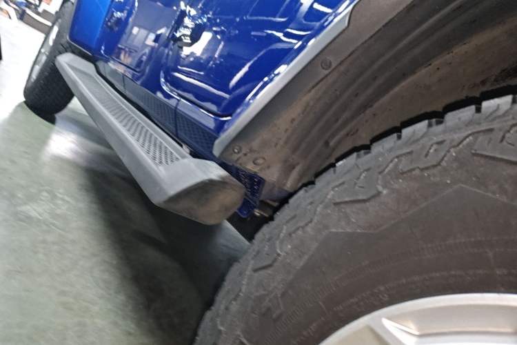 Used Jeep Wrangler 2019 2.0T Sahara Four-Door Version China VI Emission Standard Left Side Sill