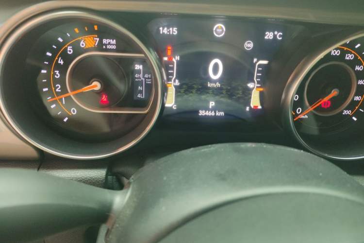 Used Jeep Wrangler 2019 2.0T Sahara Two-Door Version China V Emission Standard Odometer Close Up