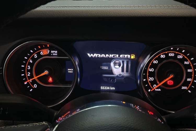 Used Jeep Wrangler 2019 2.0T Sahara Four-Door Brilliant Top Version China VI Emission Standard Odometer Close Up