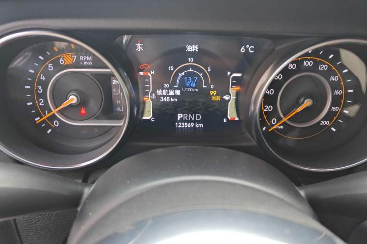 Used Jeep Wrangler 2019 2.0T Sahara 4-Door Version China V Standard Odometer Close Up