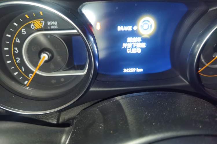 Used Jeep Wrangler 2019 2.0T Sahara Four-Door Version China VI Emission Standard Odometer Close Up