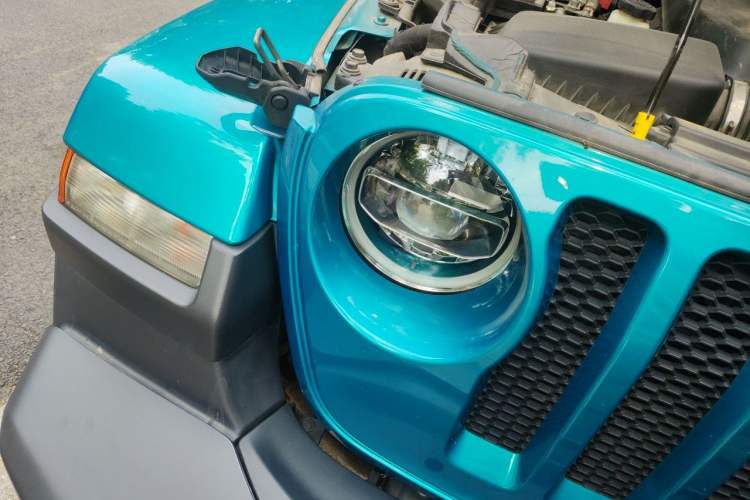 Used Jeep Wrangler 2019 2.0T Sahara Two-Door Version China V Emission Standard Right Front Headlight