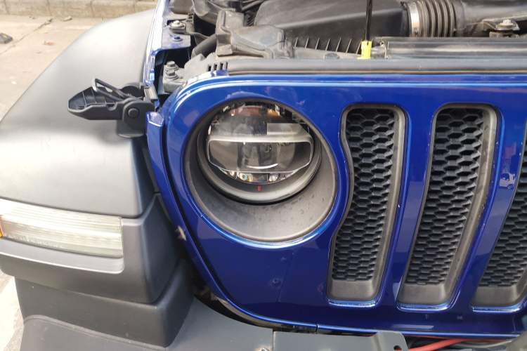 Used Jeep Wrangler 2019 2.0T Rubicon Four-Door Version China VI Emission Standard Right Front Headlight