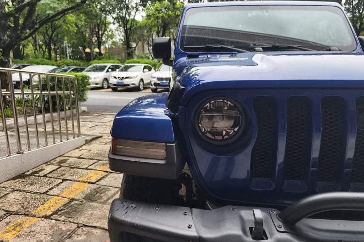 Used Jeep Wrangler 2019 2.0T Sahara Four-Door Version China VI Emission Standard Right Front Headlight