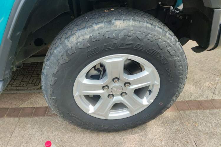 Used Jeep Wrangler 2019 2.0T Sahara Two-Door Version China V Emission Standard Right Front Wheel Hub