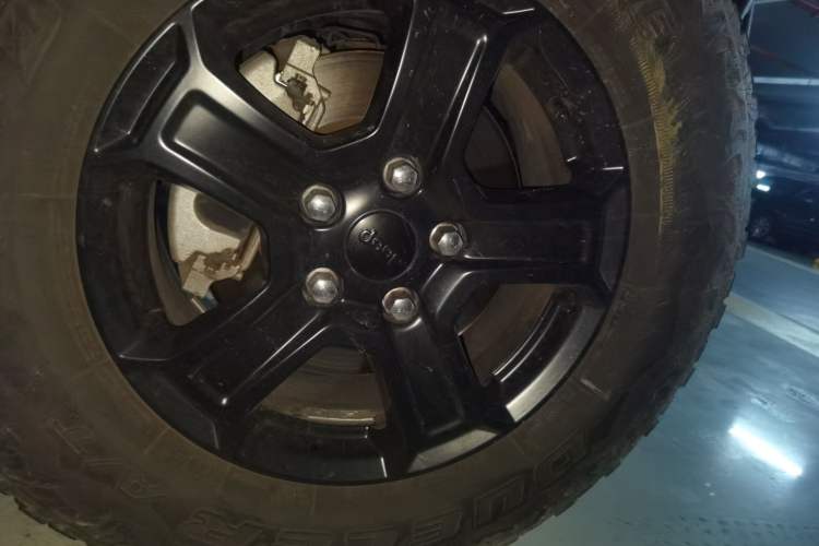 Used Jeep Wrangler 2019 2.0T Sahara Four-Door Version China VI Emission Standard Right Front Wheel Hub