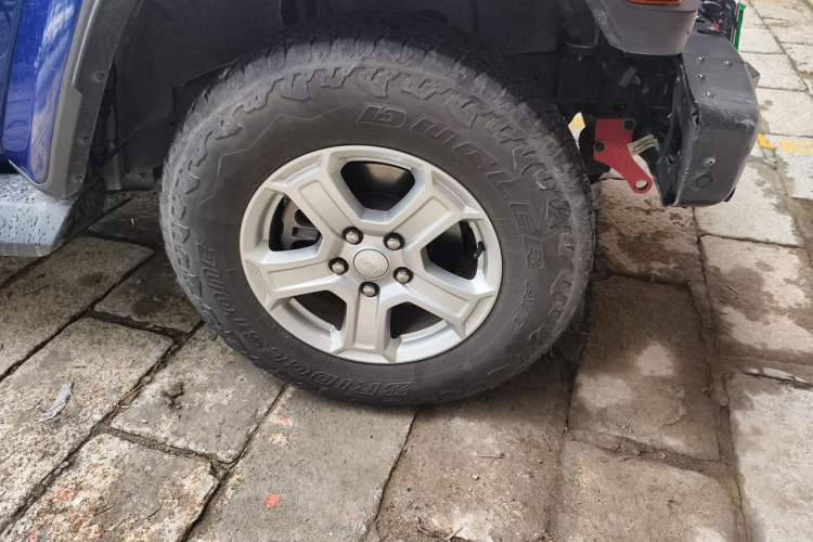 Used Jeep Wrangler 2019 2.0T Sahara Four-Door Version China VI Emission Standard Right Front Wheel Hub