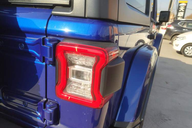 Used Jeep Wrangler 2019 2.0T Sahara Four-Door Version China VI Emission Standard Right Rear Taillight