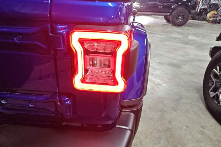 Used Jeep Wrangler 2019 2.0T Sahara Four-Door Version China VI Emission Standard Right Rear Taillight