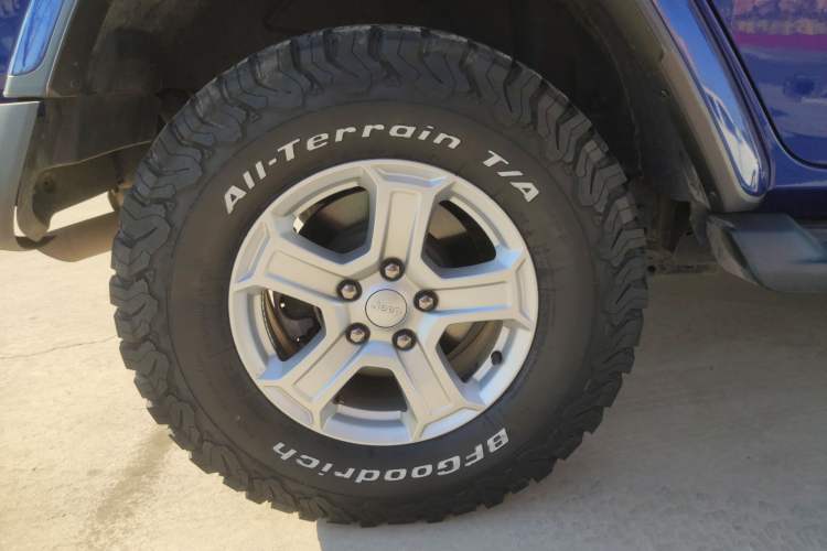 Used Jeep Wrangler 2019 2.0T Sahara Four-Door Version China VI Emission Standard Right Rear Wheel Hub
