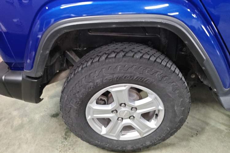 Used Jeep Wrangler 2019 2.0T Sahara Four-Door Version China VI Emission Standard Right Rear Wheel Hub