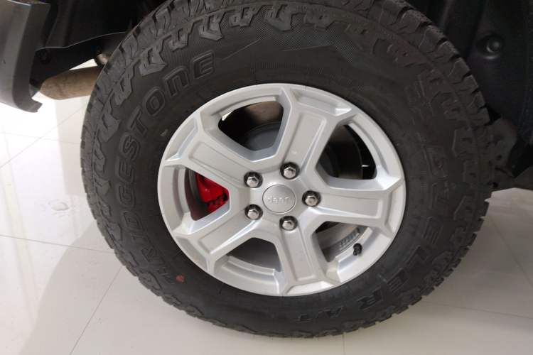 Used Jeep Wrangler 2019 2.0T Sahara Four-Door Brilliant Top Version China VI Emission Standard Right Rear Wheel Hub