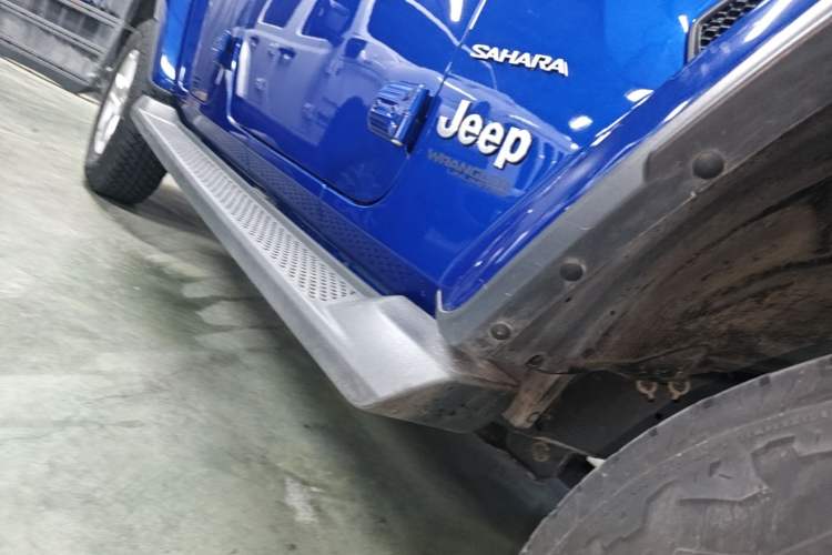Used Jeep Wrangler 2019 2.0T Sahara Four-Door Version China VI Emission Standard Right Side Sill