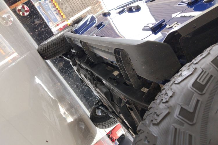 Used Jeep Wrangler 2019 2.0T Sahara Four-Door Brilliant Top Version China VI Emission Standard Right Side Sill