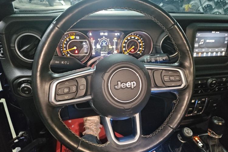 Used Jeep Wrangler 2019 2.0T Sahara Four-Door Version China VI Emission Standard Steering Wheel