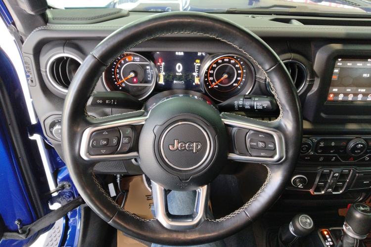Used Jeep Wrangler 2019 2.0T Sahara Four-Door Brilliant Top Version China VI Emission Standard Steering Wheel